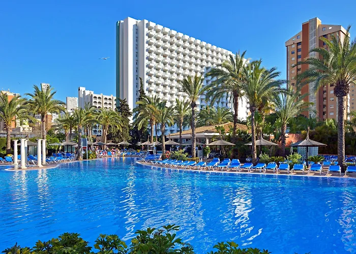 Exploring Benidorm: Top Hotels on the Beach for an Unforgettable Experience